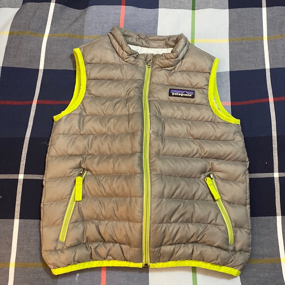 Grey Patagonia vest with lime trim size 3T